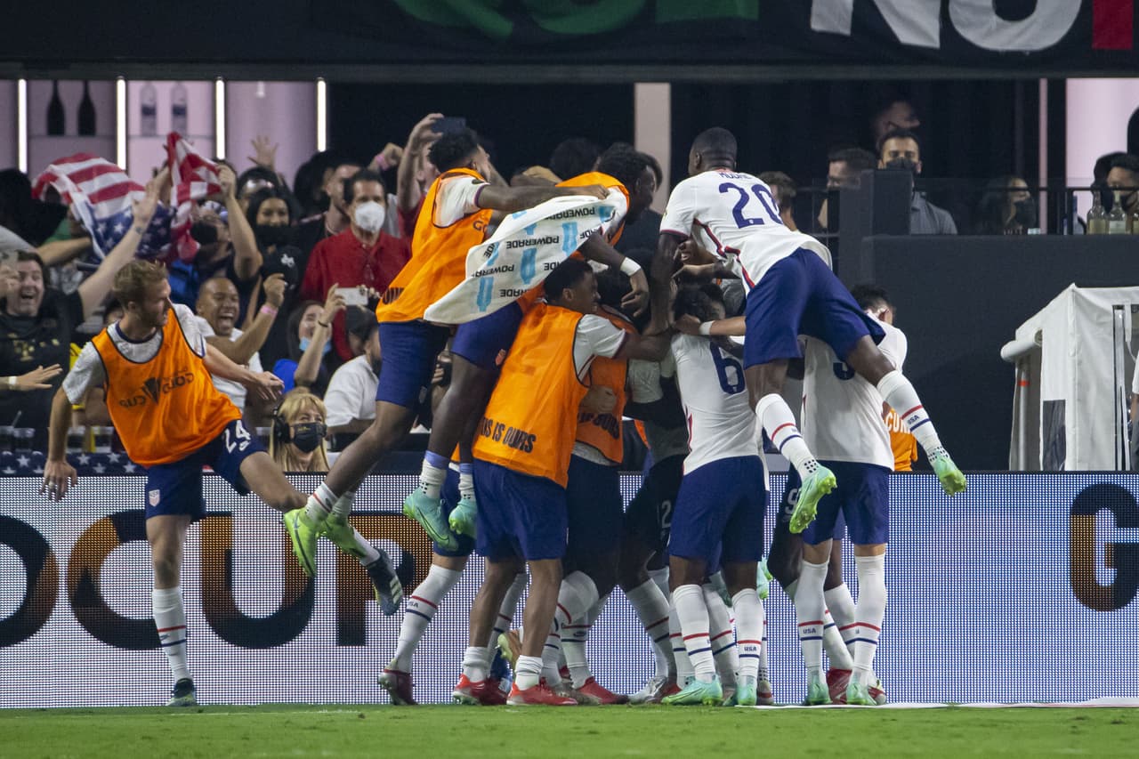 Efusividad y sorpresa… Team USA festejó en grande la obtención de su séptima Copa Oro de la Concacaf tras vencer a México en la Gran Final que se disputó en Las Vegas.