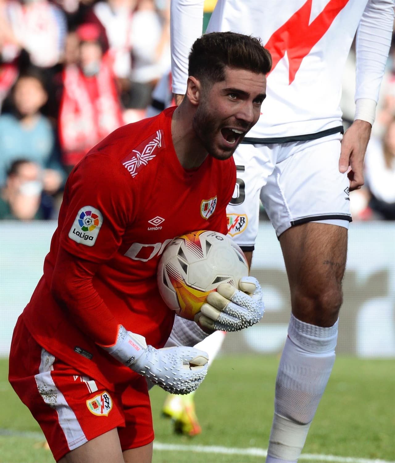 Rayo Vallecano le empata al Real Betis 1-1 durante la J 20 en La Liga. Sergio Canales ponía a los béticos arriba al 45'+2', pero fue Iván Balliu al 70' quien igualó el marcador y permitió que se repartieran puntos. Andrés Guardado ingresó al 39', mientras que Diego Lainez estuvo en la banca.