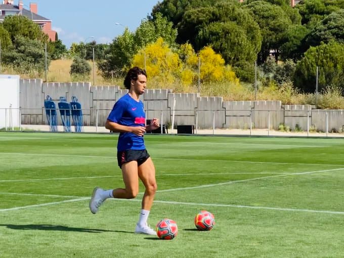 Los futbolistas son conscientes de las necesidades físicas para aguantar la exigencia de los partidos y, para ello, se ponen a punto físicamente.