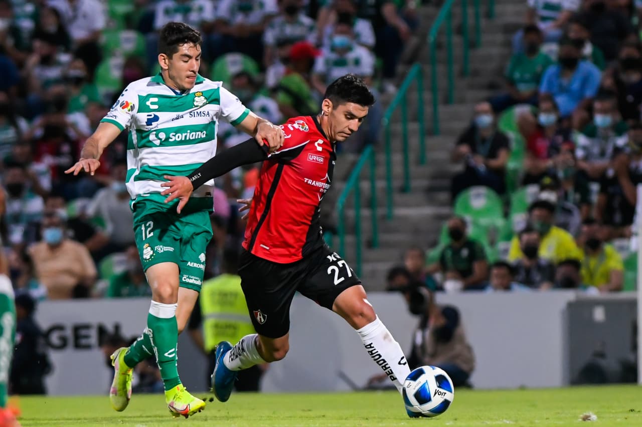 Julián Quiñones adelantó al conjunto visitante al minuto 25, pero Santos no se quedó de brazos cruzados y al minuto 69 Félix Torres se encargó de firmar el empate 1-1.
