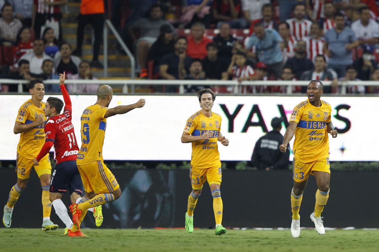 En los últimos 10 minutos, Tigres anotó el cuarto gol gracias a la dupla Carioca-Thauvin, pero casi de inmediato Ángel Zaldívar descontó al techar a Nahuel Guzmán.