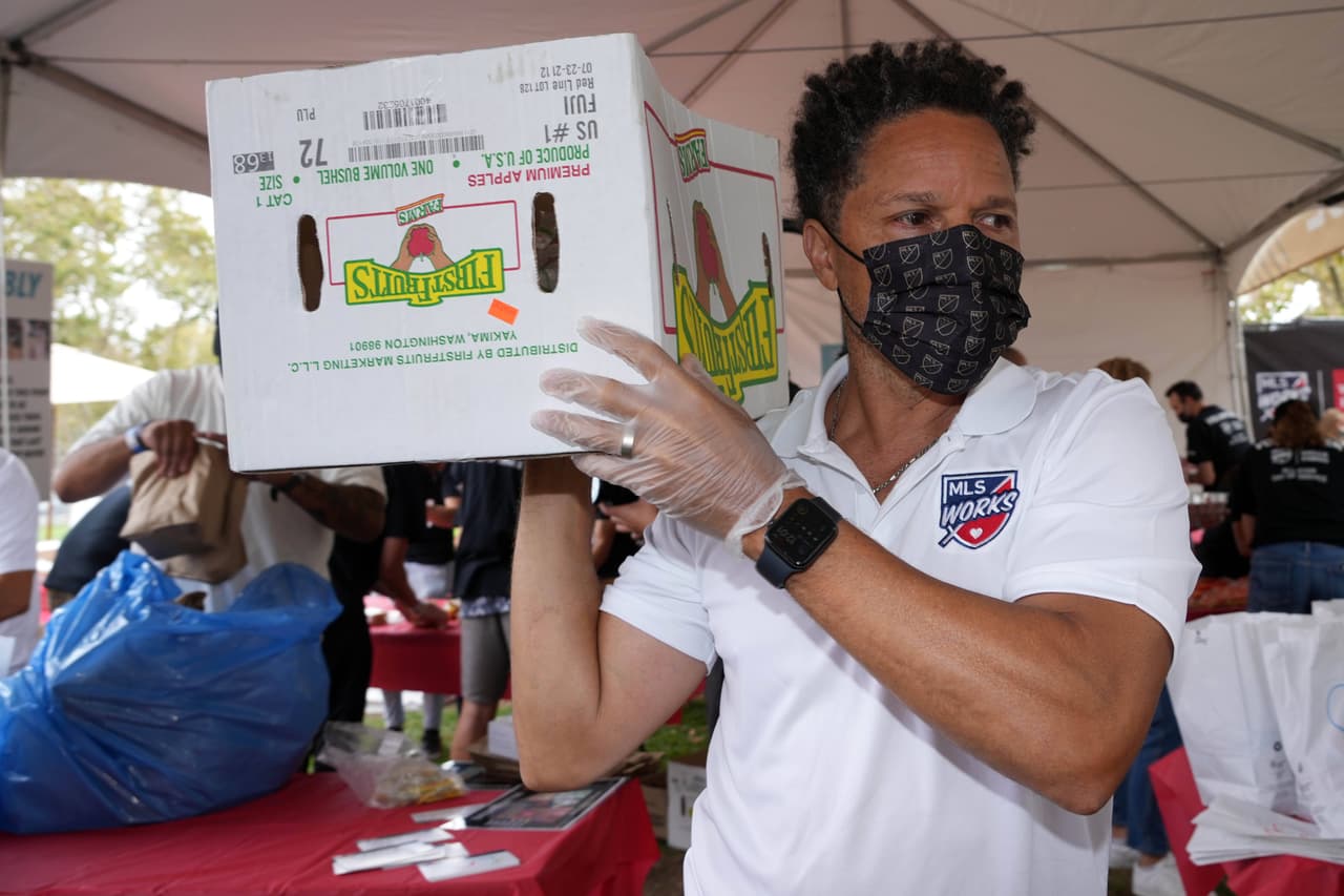 Cobi Jones, en plena labor.
<br>
