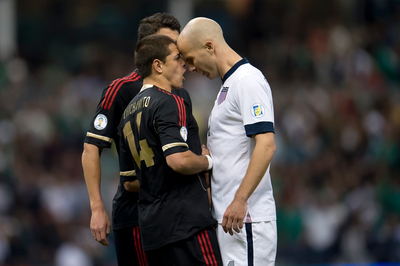Michael Bradley comienza a 'calentar' el partido ante México