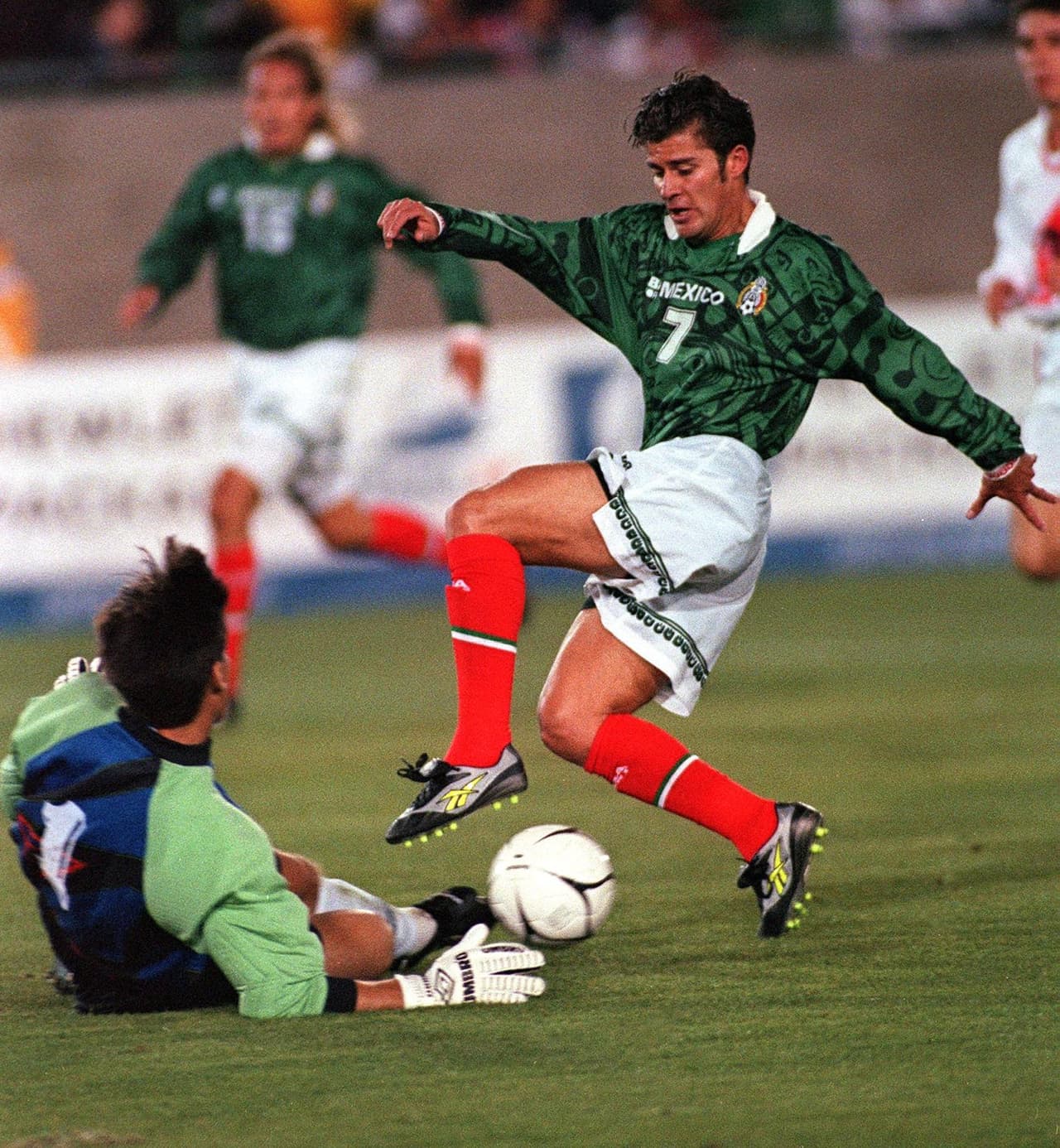 Ramón Ramírez se vio en problemas por un accidente automovilístico en el que murieron cinco personas en el 2000. La figura de Chivas fue acusado de homiciio imprudencial pero fue absuelto al demostrarse que no tuvo responsabilidad.