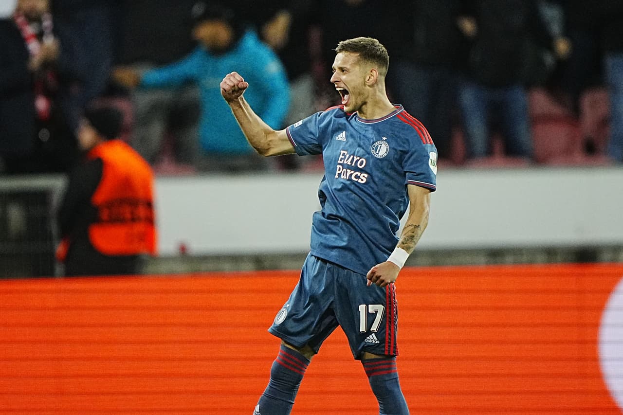 Feyenoord rescató un punto ante el Midtjylland y se mantiene en la cima del Grupo F en el que todos están empatados con cuatro puntos.