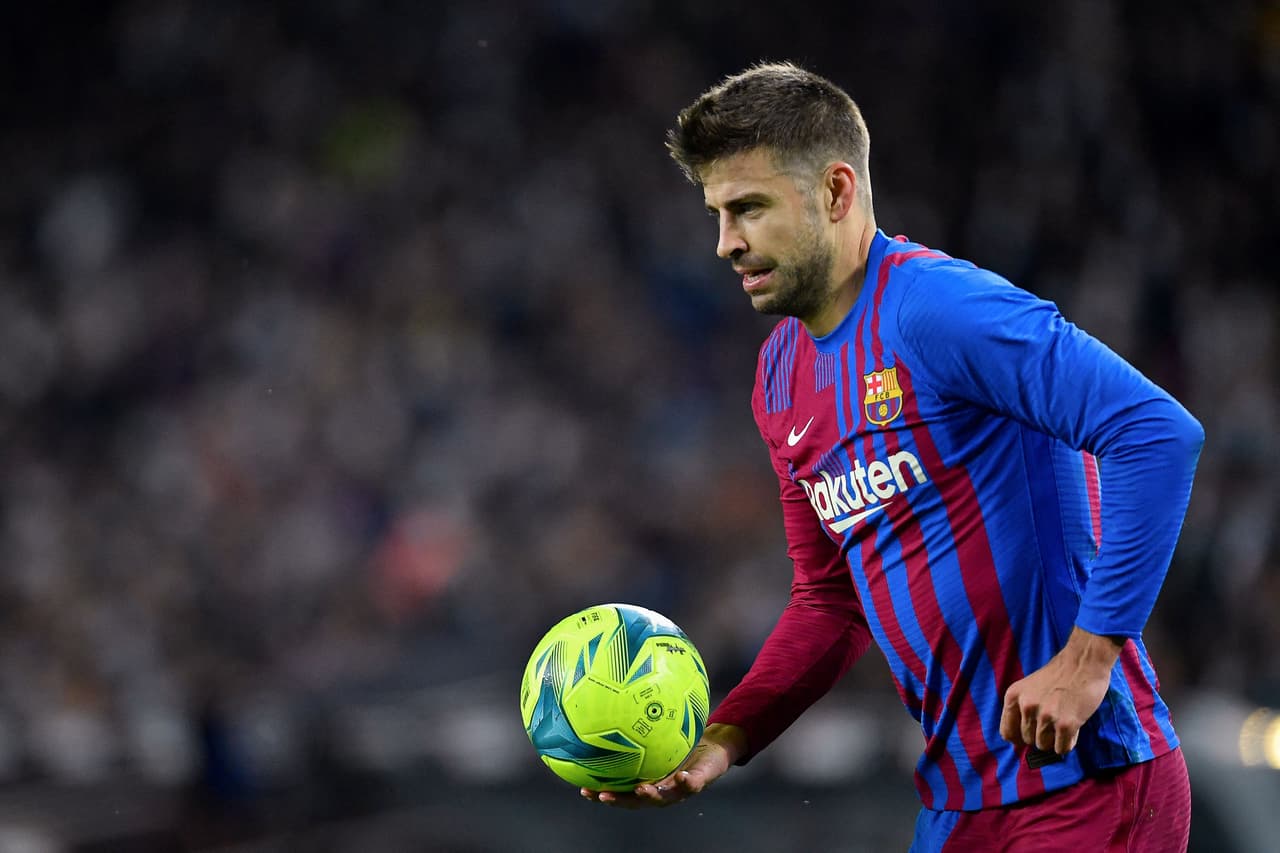 Gerard Piqué ya no es el joven de antaño, pero lo suplir con mucha entrega y organizando al equipo desde la central.
<br>