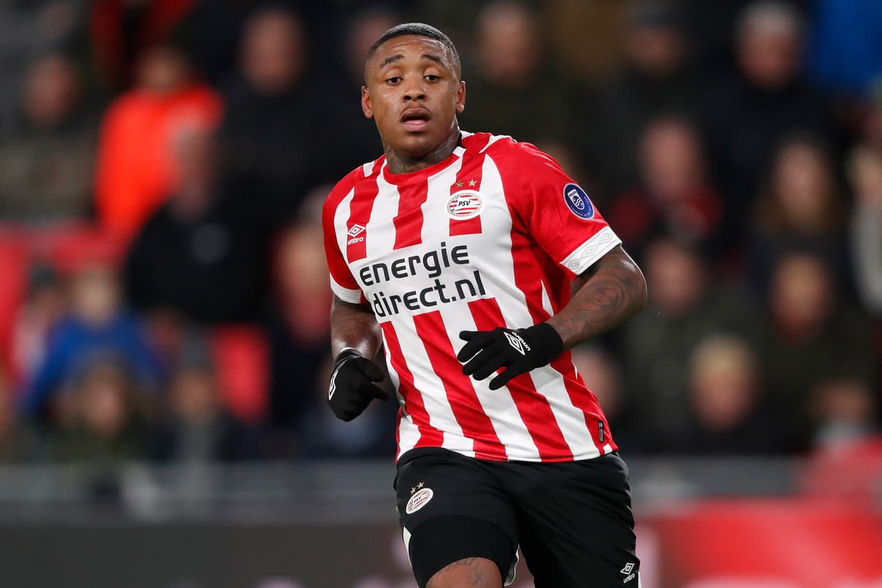 A Steven Bergwijn lo siguen buscando para dejar el PSV y en las últimas horas el Bayern Munich se ha mostrado como la opción más cercana.