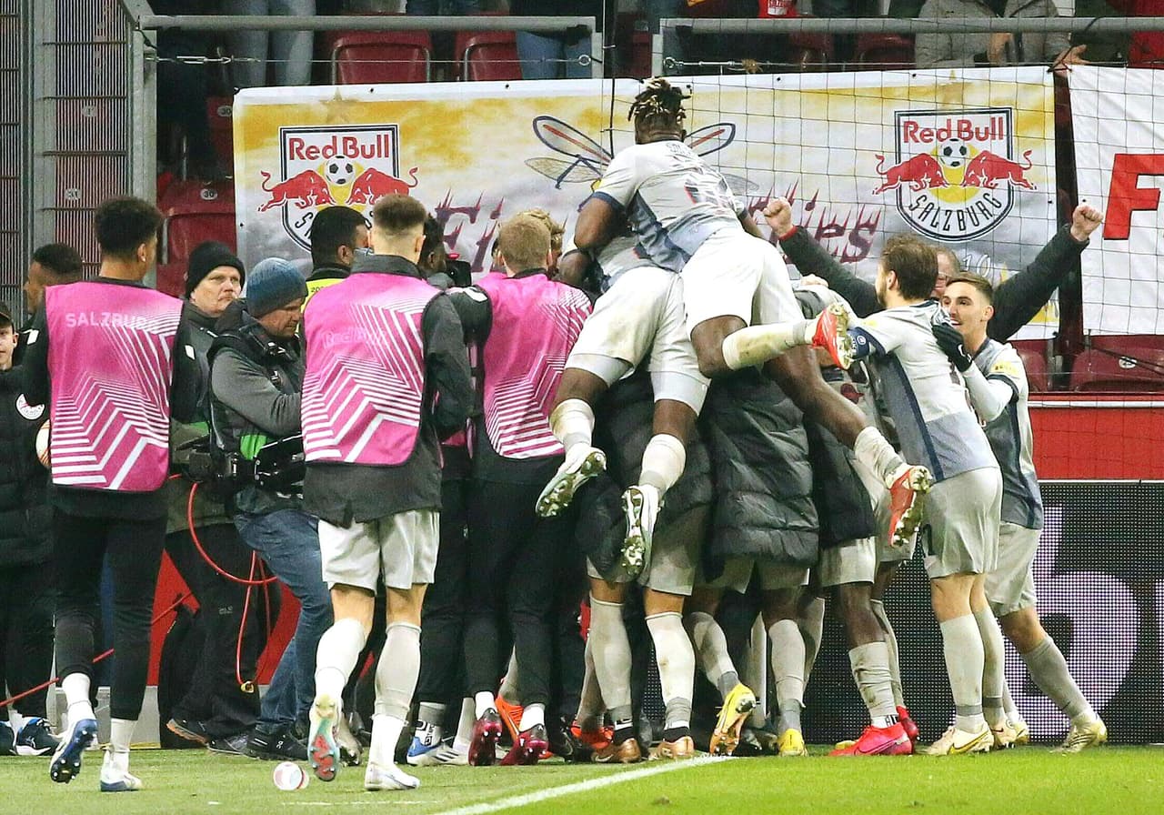 Barcelona empató con Manchester United y Ajax hizo lo propio en casa ante Union Berlin. Shakhtar se impuso al Rennes y Salzburg dio la sorpresa contra AS Roma.