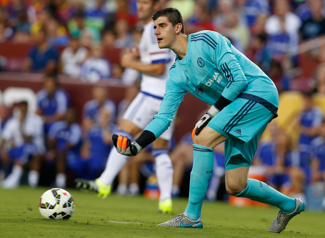 En el arco del Chelsea, tras brillar en el Atlético de Madrid, está Thibaut Courtois con 25 años. Aunque no tiene el mismo juego de Manuel Neuer, el último arquero que peleó por el Balón de Oro, sí es uno de los mejores en su posición en este momento.