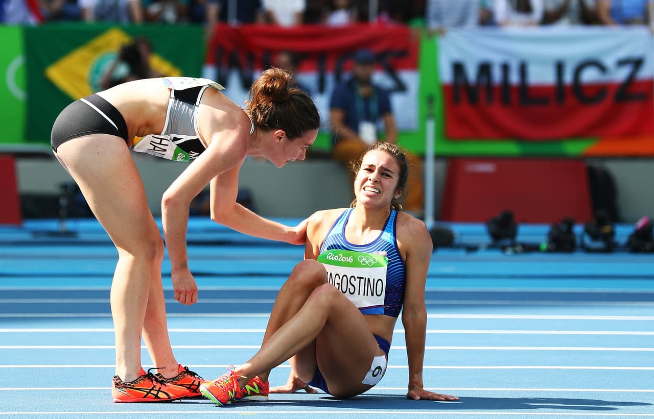MEJOR ESPIRITU DEPORTIVO: En el calor de la prueba de los 5.000 metros de mujeres, la estadounidense Abbey D'Agostino y la neozelandéesa Nikki Hamblin -extrañas hasta ese momento entre ambas- quedaron involucradas en una caída. D'Agostino ayudó a Hamblin, animándola a terminar la carrera. D'Agostino se desgarró un ligamento de la rodilla en el otoño y, obviamente, no pudo terminar.