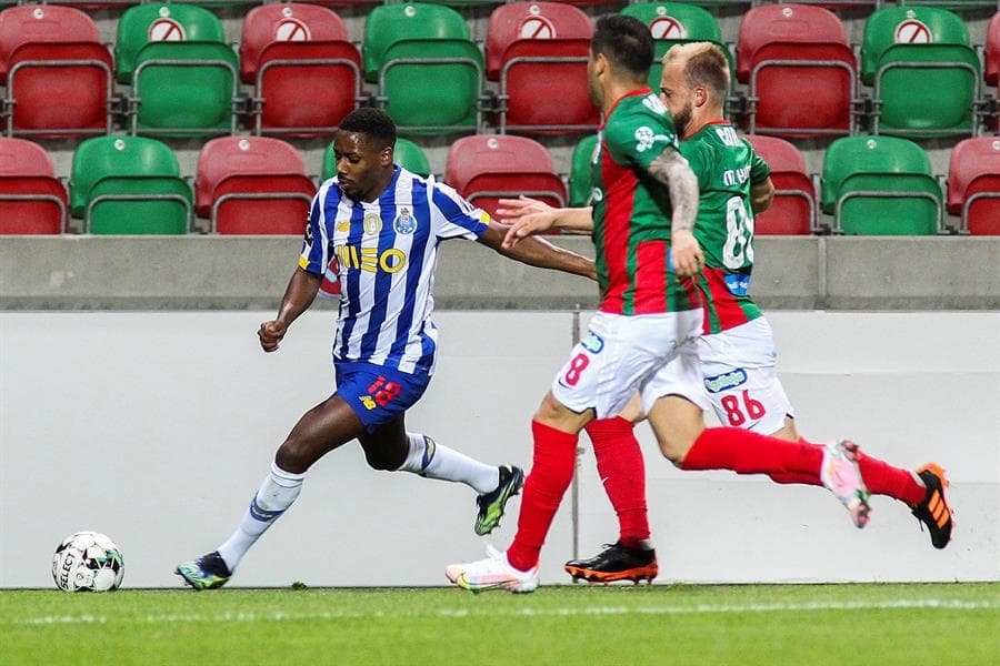 El Porto se impone a Marítimo 2-1, cerrando la Jornada 20 de la Liga de Portugal. Los goles para los 'Dragones Azules' corrieron a cargo de Matheus Uribe al minuto 14 y un penal de Otavio da Silva Monteiro al minuto 94, ayudó a que el equipo sumara los 3 puntos. Jesús 'Tecatito' Corona jugó los 90 minutos.