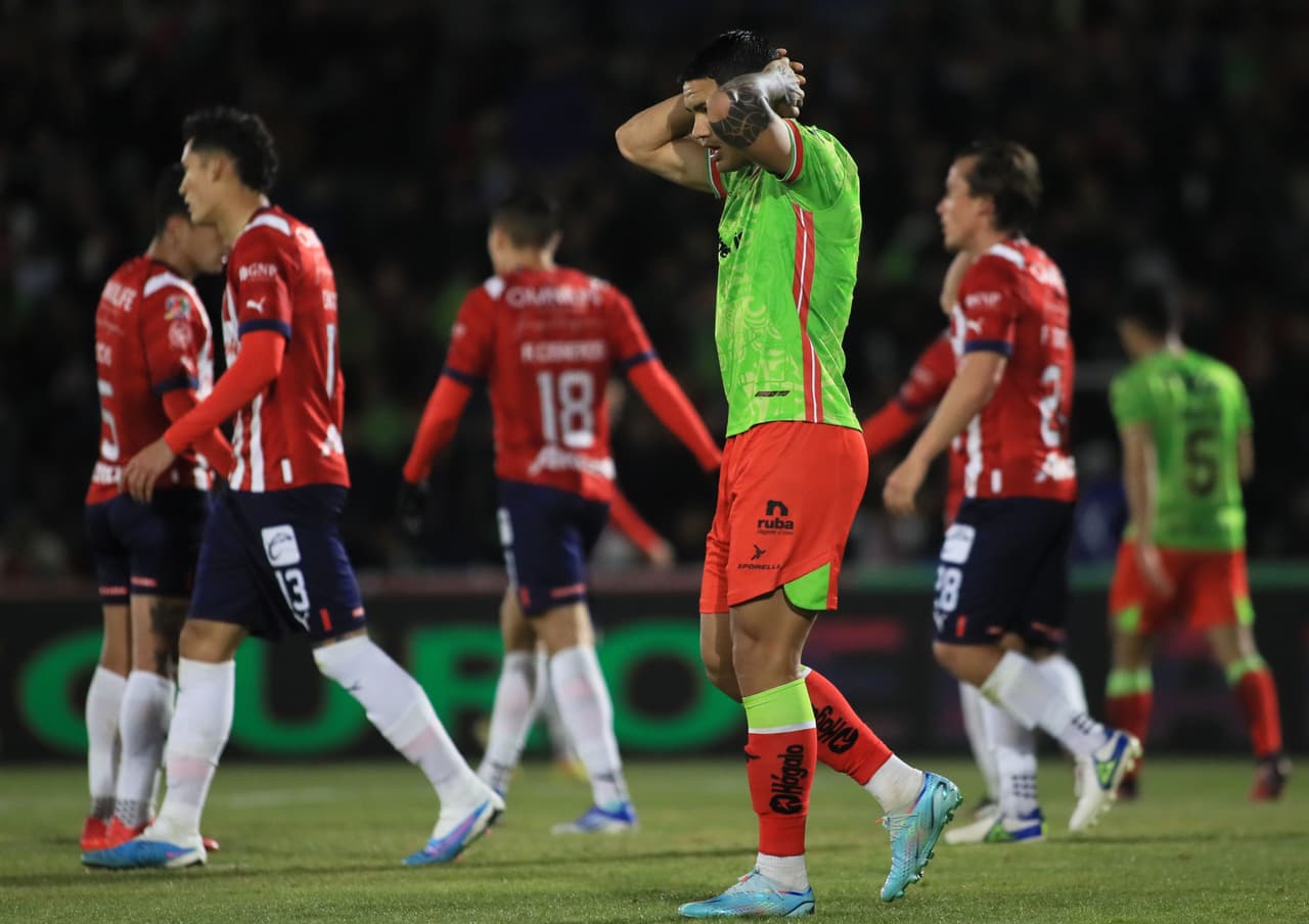 Chivas derrota a Bravos con goles de Víctor Guzmán y Carlos Cisneros para mantenerse invicto como visitante en el Clausura 2023 de la Liga MX.