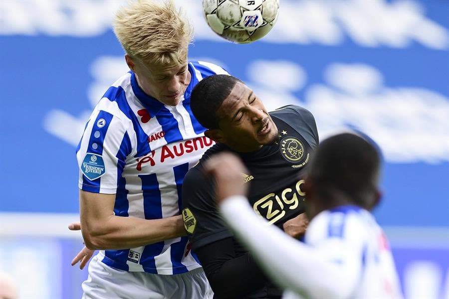 Con goles de Dusan Tadic y Sebastien Haller, el Ajax se impone al Heerenveen, durante la Jornada 29 de la Eredivisie. El tanto en solitario para los locales fue por parte de Mitchell van Bergen. El mexicano Edson Álvarez participó los 90 minutos del encuentro.