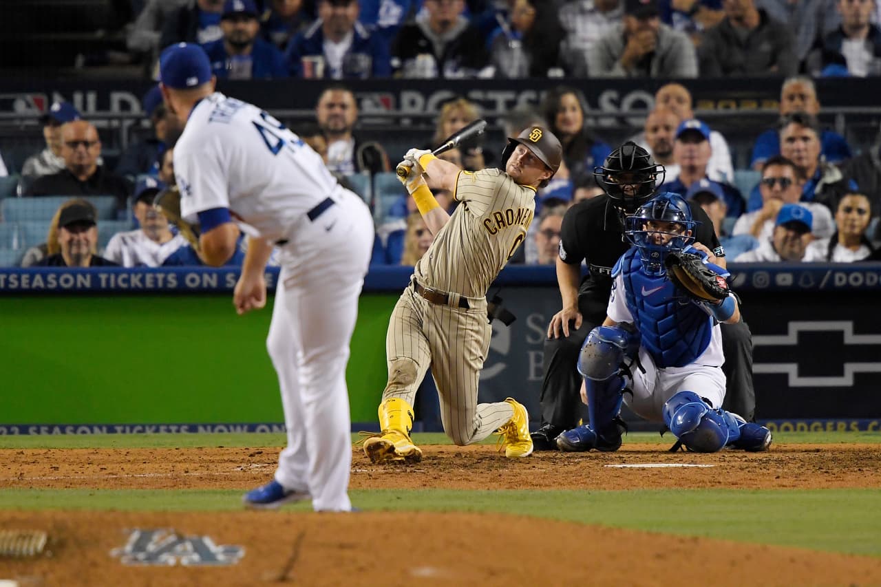 Los Padres empatan serie ante Dodgers con dos carreras de Cronenworth