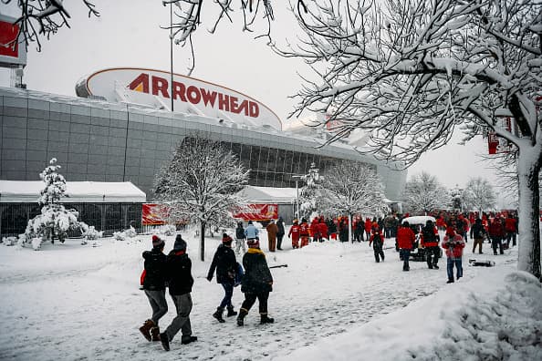 Las condiciones climáticas eran adeversar para ambos equipos. Así lucían las inmediaciones del Arrowhead Stadium minutos antes del kickoff.