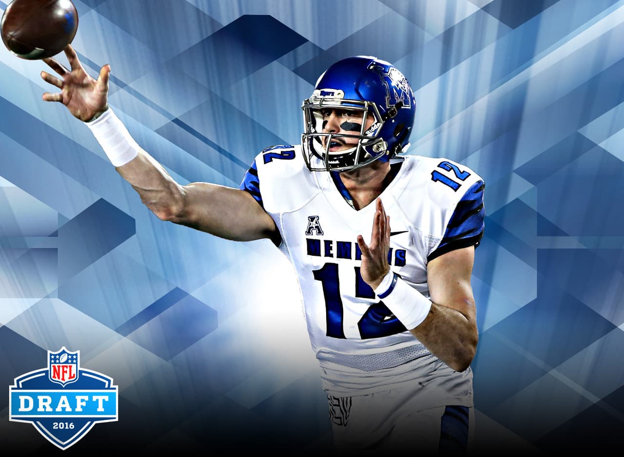 4.- Pasador de altura.- Paxton Lynch de Memphis (6'7") podría convertirse en el quarterback más alto seleccionado en la primera ronda del Draft de la NFL desde Dan McGwire (6'8") que fue elegido #16 global por los Seahawks en 1991, pero solo fue titular en cinco juegos en la NFL con una marca global de 2-3.