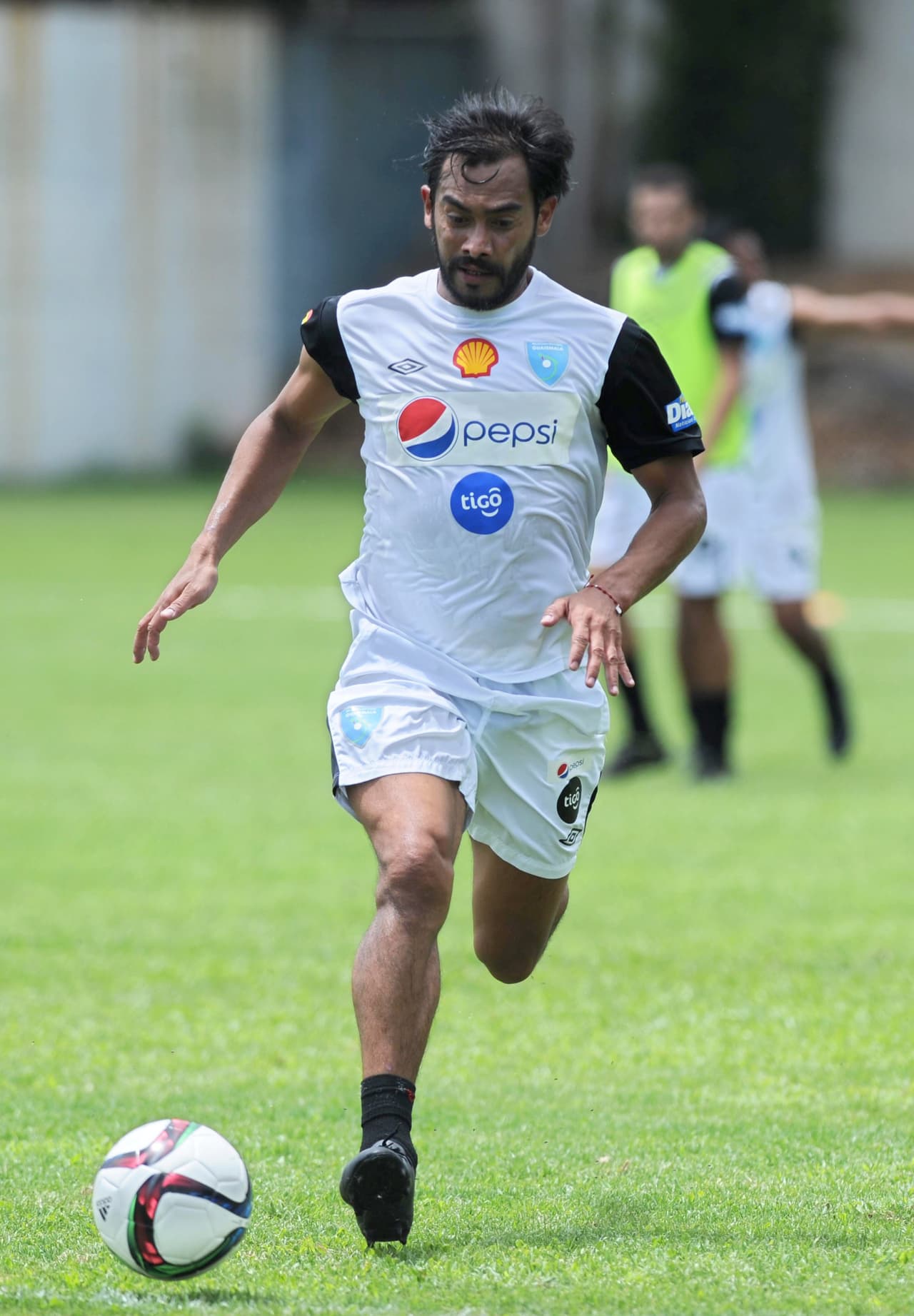 Carlos Ruiz, capitán de Guatemala, viajó de última hora a Estados Unidos