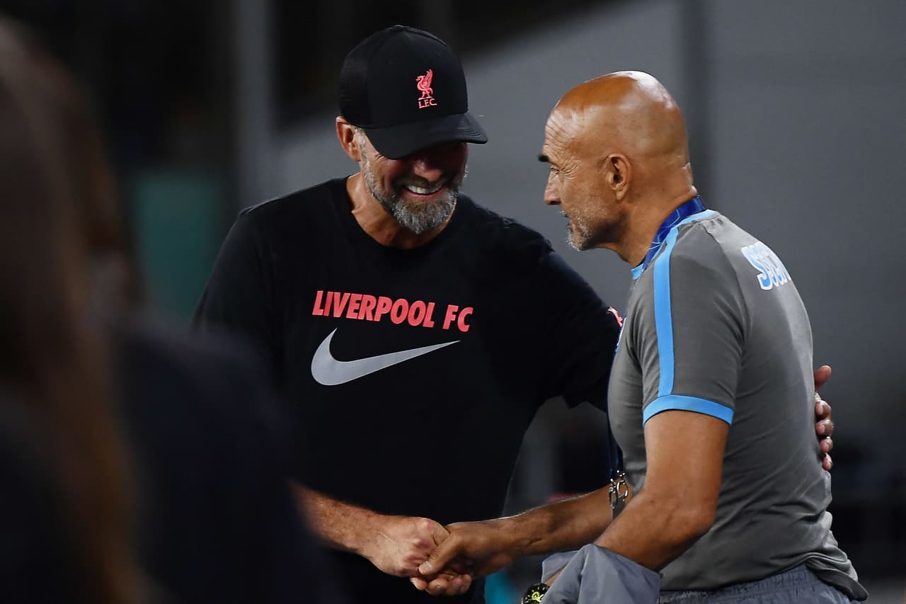 Napoli venció al Liverpool por 4-1 con un doblete de Piotr Zienlinski, así como los tantos de Anguissa y Giovanni Simeone. Hirving Lozano ingresó e la segunda parte, pero no pudo anotar.