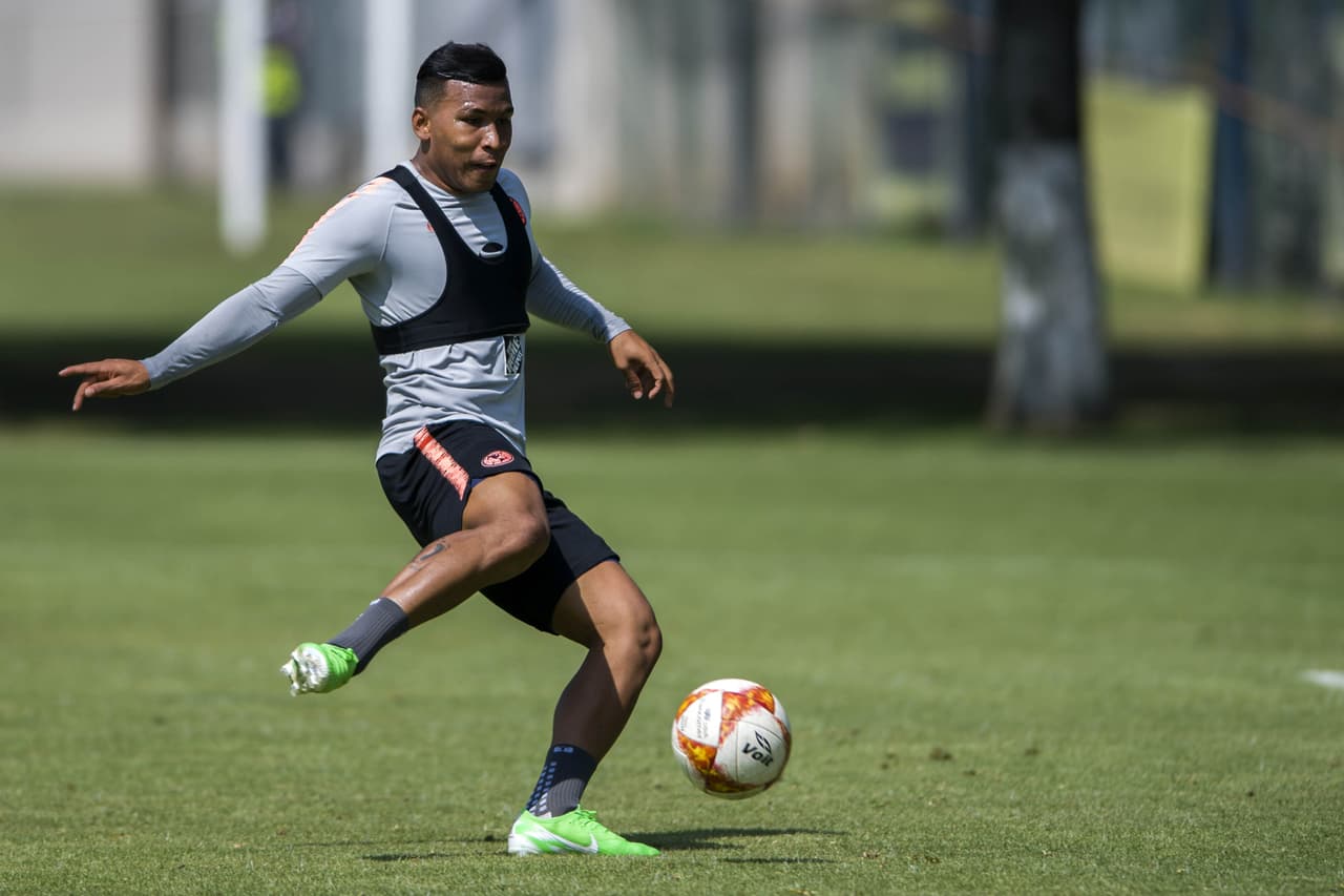 El colombiano Roger Martínez espera mejorar su cuota goleadora para ser determinante en el remate del torneo.