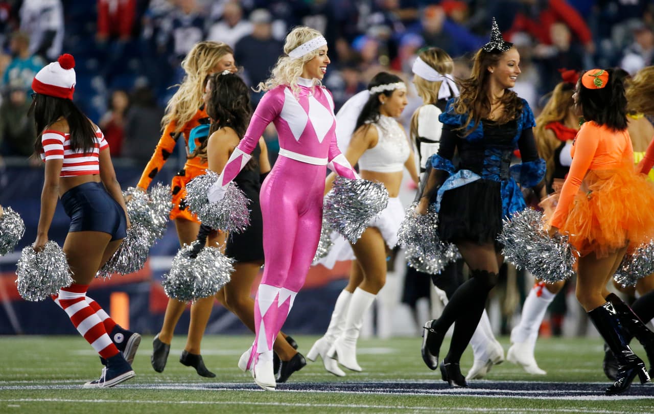 Las bellas porristas de la NFL siguen demostrándonos sus disfraces en esta época de Halloween. ¡Chécalos!