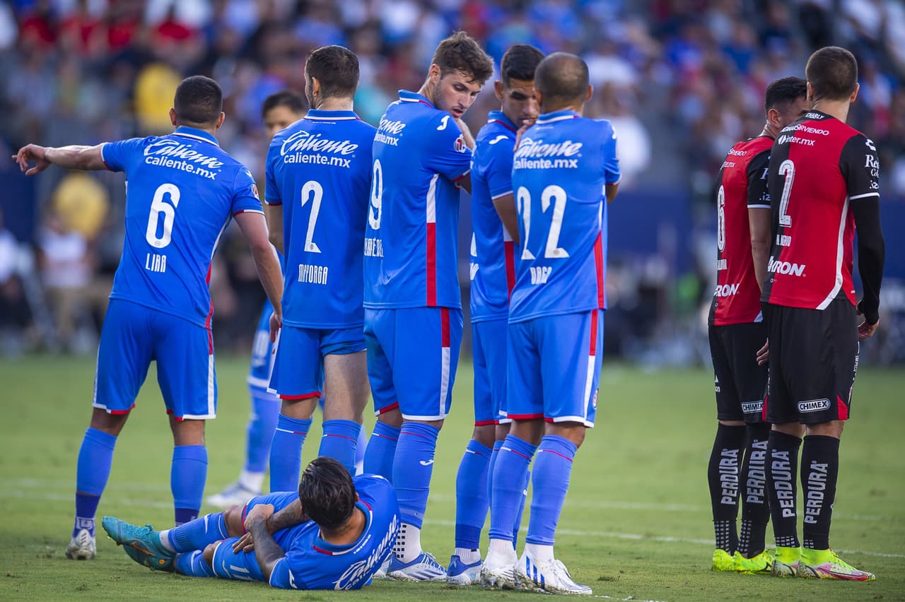 Julián Quiñones pasó de héroe a villano en cuestión de minutos, pues marcó el gol para empatar 2-2 en el tiempo reglamentario, pero voló el último cobro en los penales para darle el triunfo a Cruz Azul.