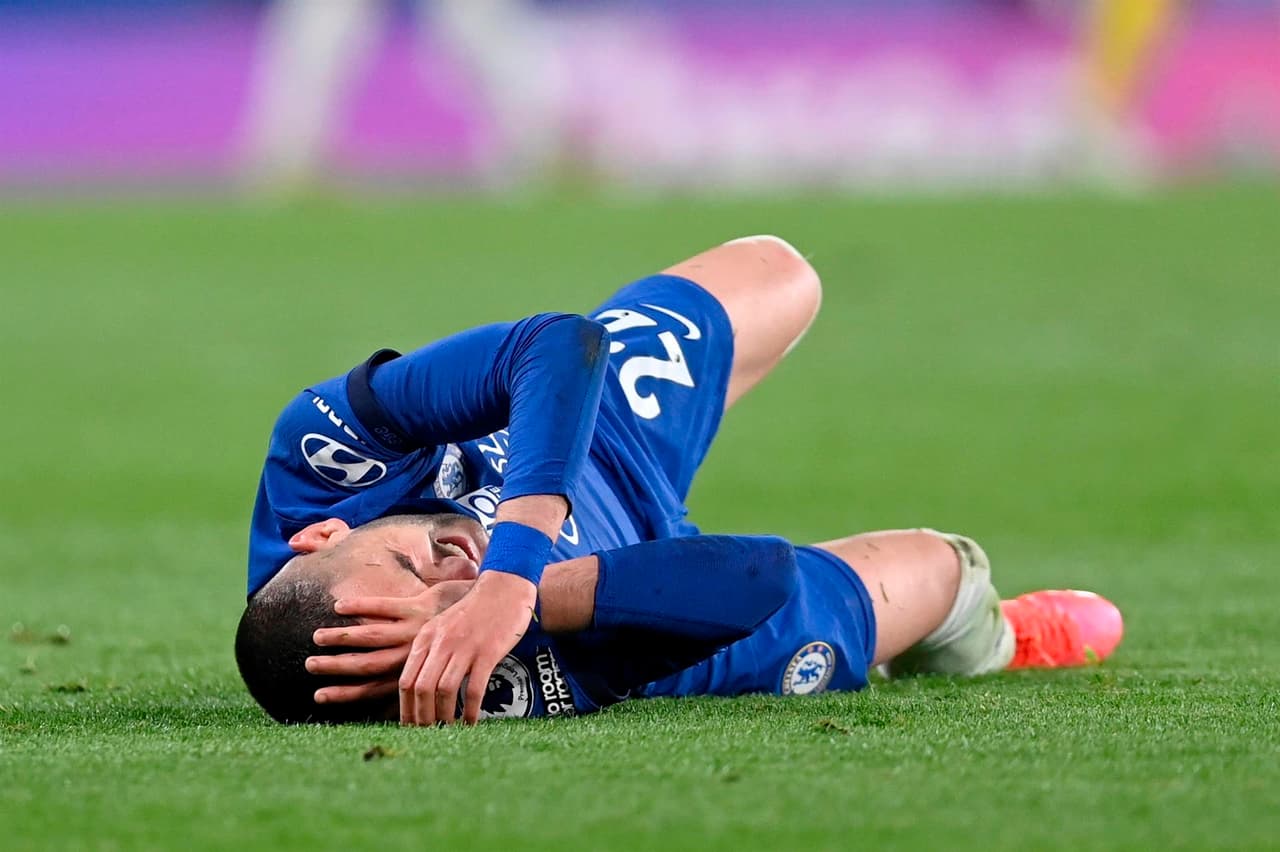 Brighton y Chelsea reparten puntos en Londres durante la Jornada 32 de la Premier League. El partido se empató 0-0 y hubo una tarjeta roja para los de Albion al minuto 92 del encuentro. Los 'Blues' sorprendieron a fanáticos con la noticia de estar fuera de la ya polémica Superliga Europea.