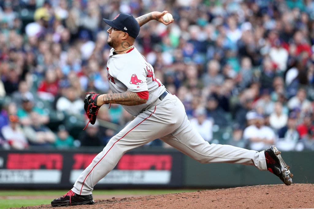 En este partido tuvo acción el lanzador mexicano Héctor Velázquez para Boston. Entró al juego para relevar al incierto Sale. No fue precisamente una gran aparición para el sonorense, al transitar 2.1 innings, permitió cuatro hits, uno de ellos cuadrangular, permitió dos carreras, no dio boletos y ponchó a dos.