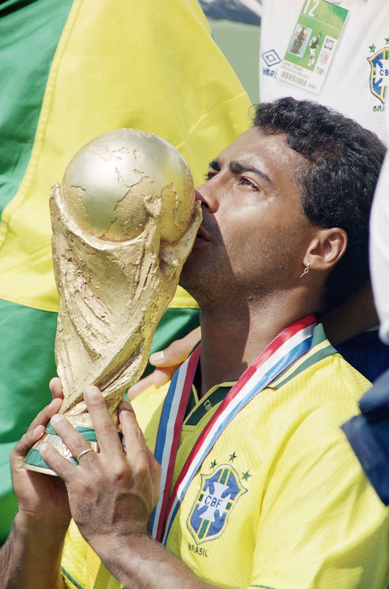 Estuvo muy cerca de conseguirla en la temporada 1992/1993 con el Barcelona, pero el Milan se interpuso en su camino en la gran final que se disputó en Atenas. En su palmarés cuenta, también con la Copa del Mundo 1994.