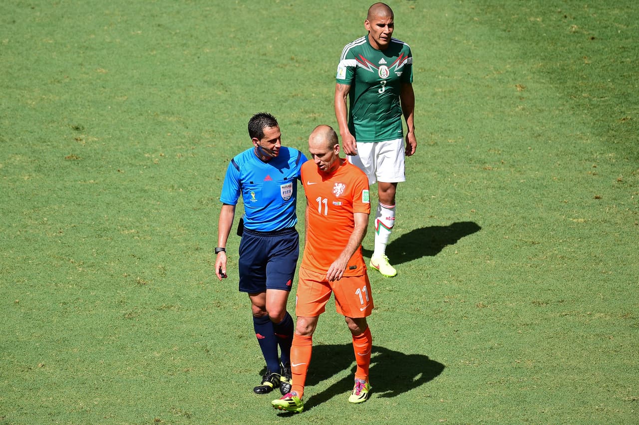 El portugués Pedro Proença se retiró del arbitraje en 2015, mientras que Holanda cayó eliminado en semifinales y al final terminó de tercero en Brasil-2014.