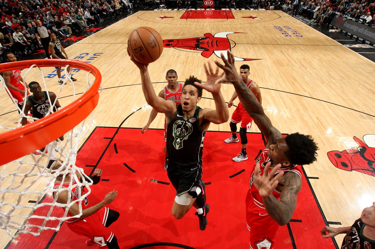 Bucks 117-106 Bulls: aunque Giannis Antetokounmpo fue baja de Milwaukee por lesión, eso no fue impedimento para sumar una nueva victoria ante Chicago. Malcolm Brogdon asumió el liderazgo con 22 puntos, cinco asistencias y dos rebotes para mantener a los Bucks líderes del Este.