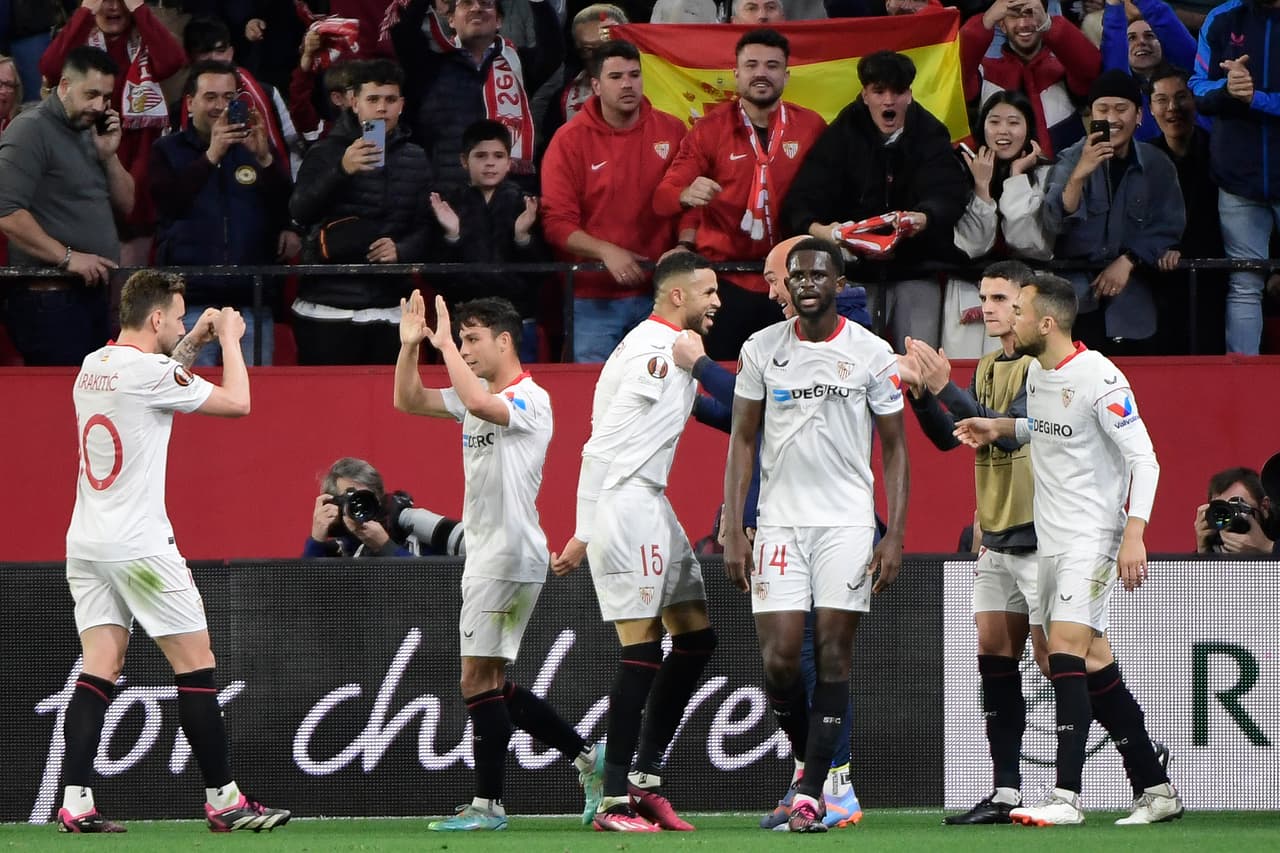 Sevilla goleó al PSV en casa, Sporting rescató el empate contra Midtjylland, Mónaco sorprendió al Leverkusen 2-3 y Nantes rescató el empate en casa de la Juventus.