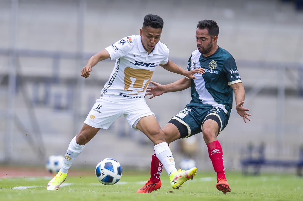 Pumas rompe su mala racha tras vencer 2-0 a Puebla en Ciudad Universitaria durante la Jornada 6 del Apertura 2021. La primera anotación fue por parte de Washington Corozco al 74' y, con penalti, Juan Ignacio Dinneno convirtió al 81.