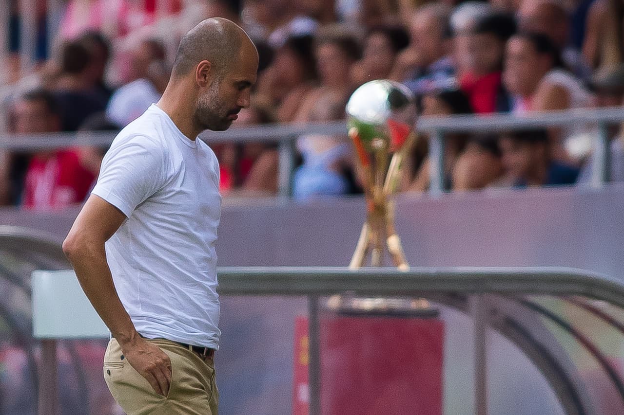 Guardiola: Tras una gris temporada inicial -la primera sin títulos en la élite-, el catalán ha dispuesto de una inversión de 245 millones de euros para rejuvenecer la plantilla del Manchester City.