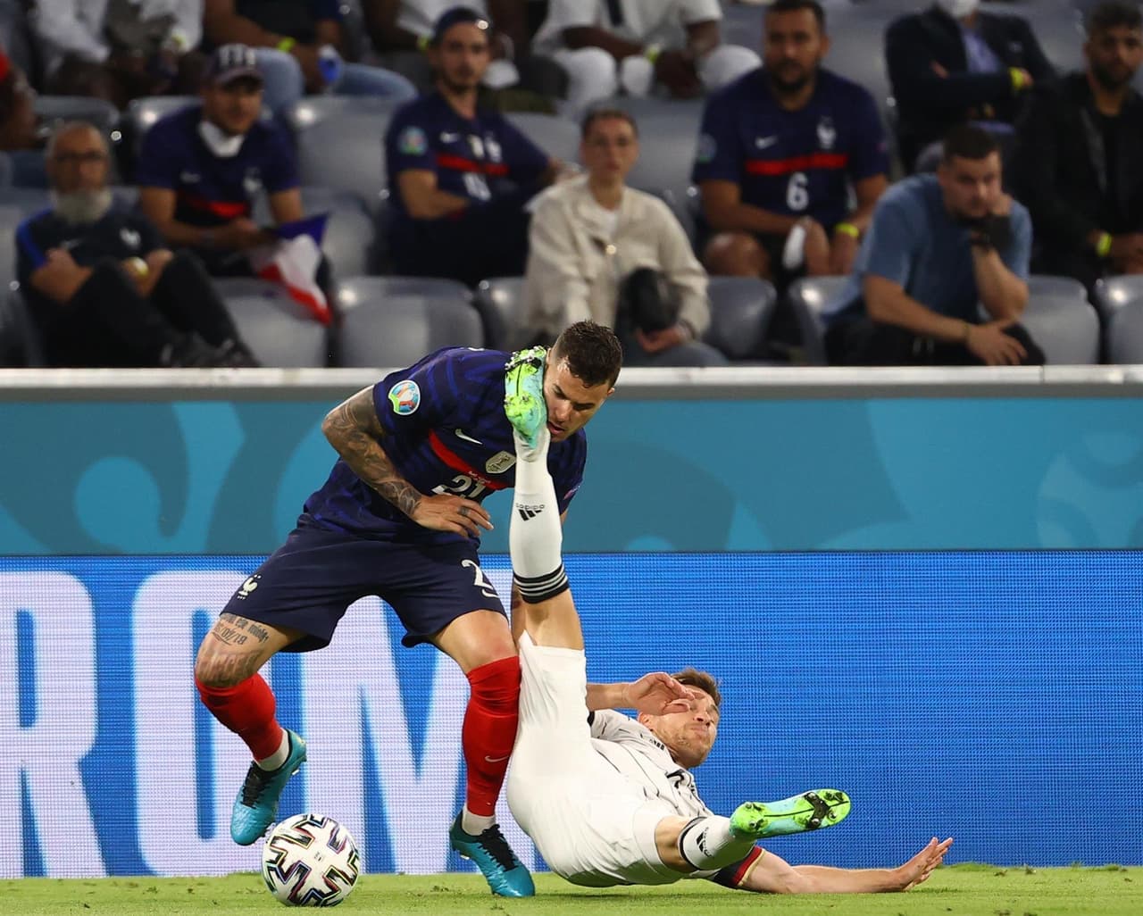 Francia derrota a Alemania en su debut en la Euro 2020 con marcador de 1-0. El primer y único tanto del encuentro fue un autogol por parte de Matts Hummels durante el primer tiempo, dandole la victoria a 'les Bleus' e inicia el campeón del mundo con el pie derecho.
