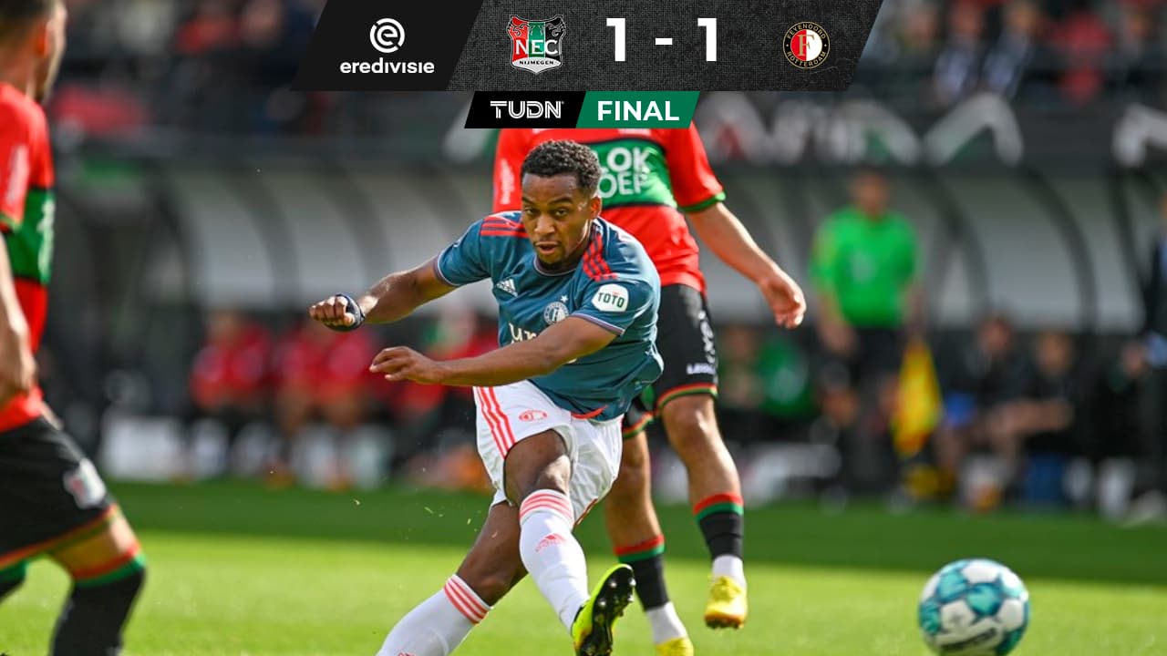 Santiago Giménez tenía el triunfo para el Feyenoord, pero le anulan el gol.