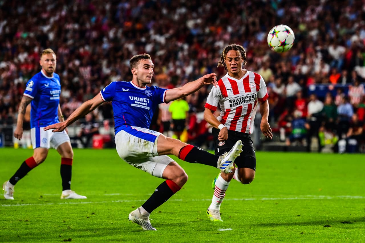 Rangers se impuso con un gol de Antonio Colak, quien aprovechó un error de la defensa del PSV Eindhoven.