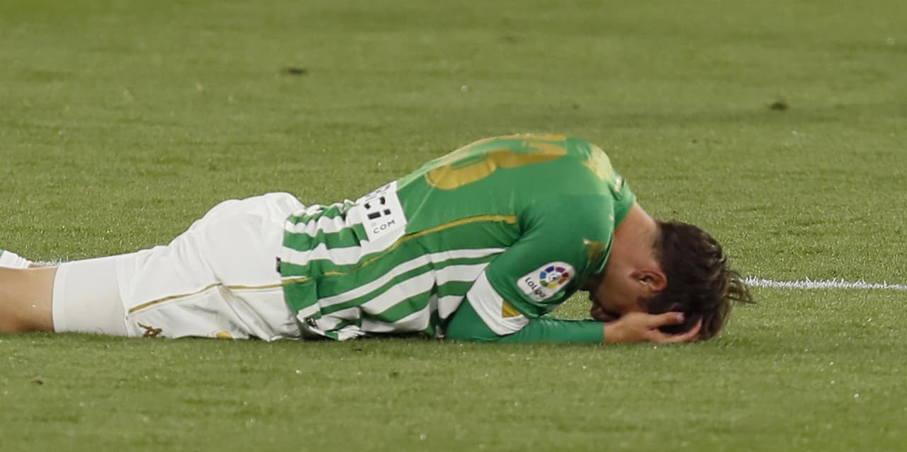 Con doblete de Borja Iglesias, el Real Betis consigue victoria sobre Granada 2-1 en la Jornada 35 de LaLiga. Al minuto 71 ingresó Diego Lainez y al 89' entró de cambio And´res Guardado; los verdiblancos se acercan a puestos europeos.