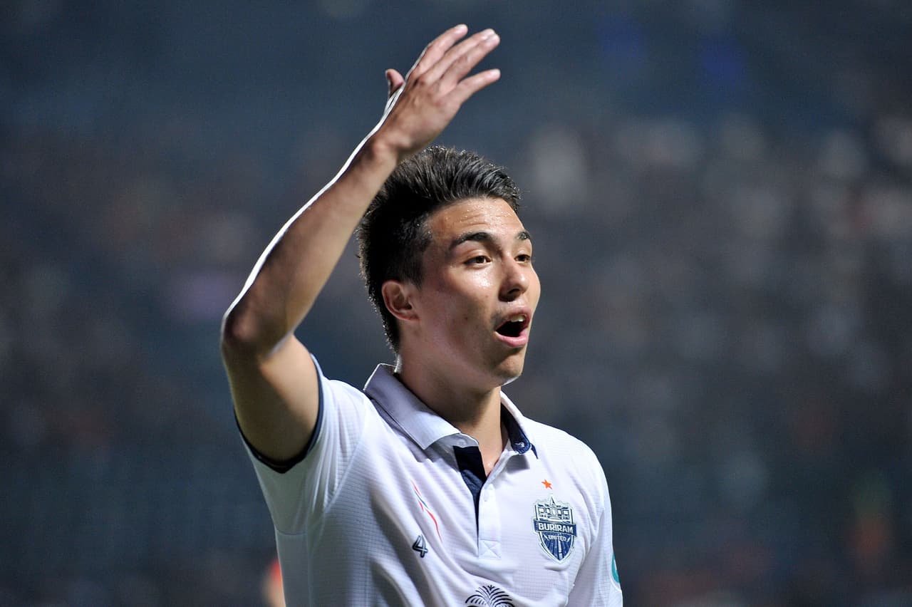 Esa lesión lo tuvo por tres meses fuera de las canchas, algo que sin duda lo afectó con su equipo pues al final de la temporada salió a otro club. Con Buriram apenas marcó dos goles.