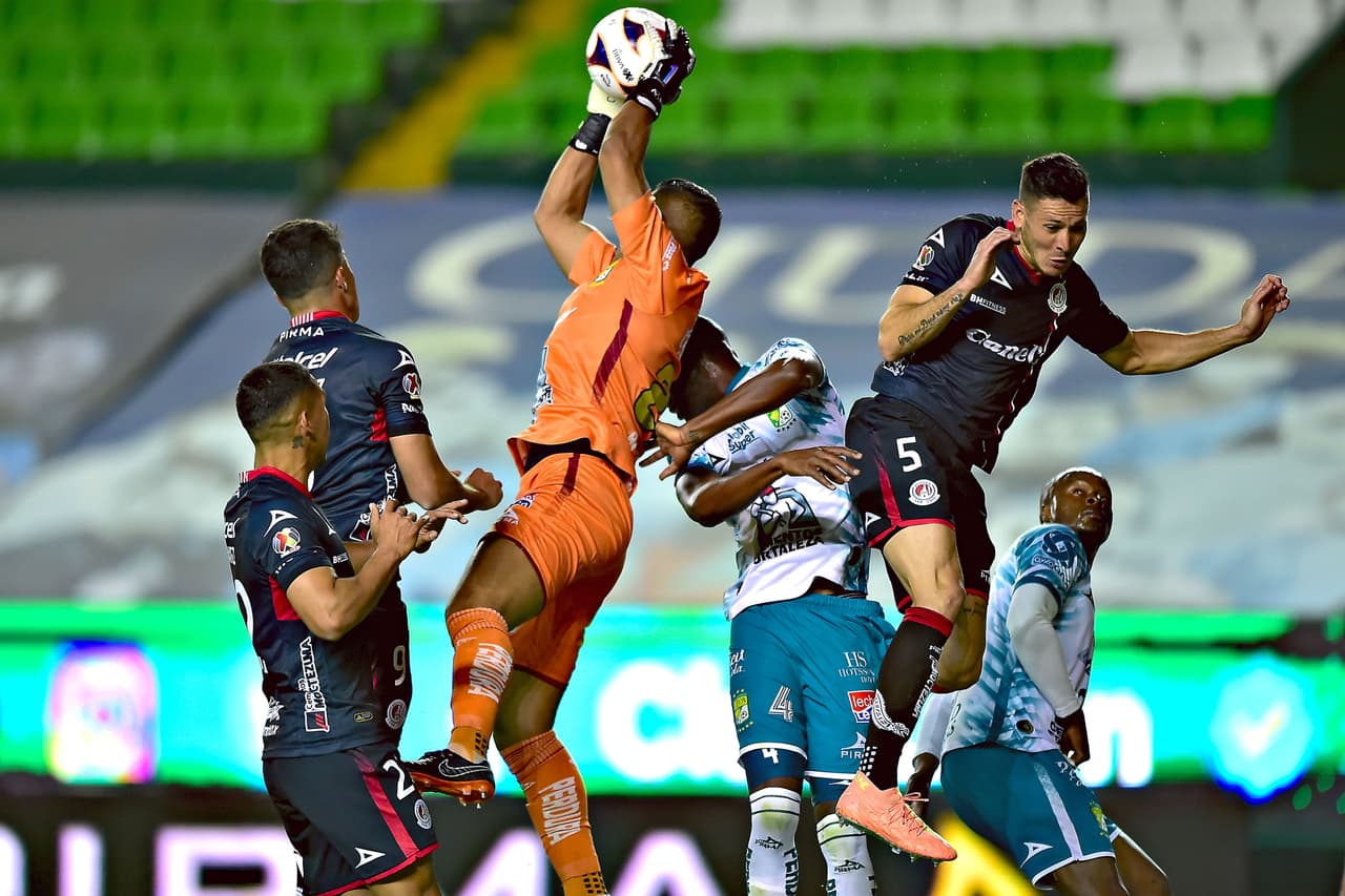 Con doblete de Victor Dávila y gol de Jean Meneses, León se impone 3-1 al Atlético San Luis y suman tres unidades.