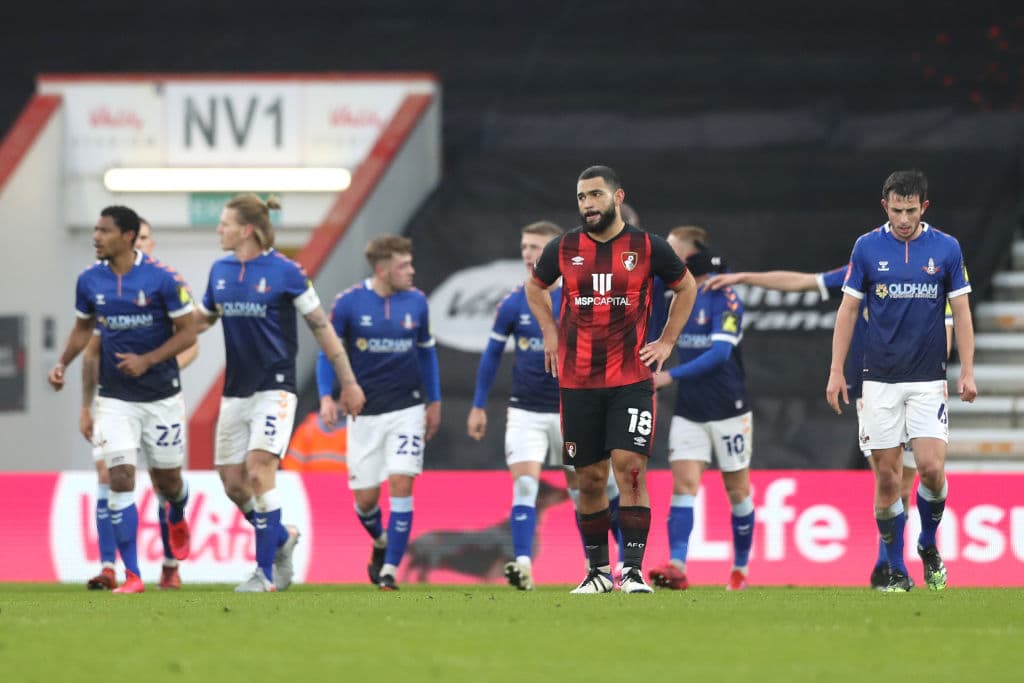 Bournemouth goleó 4-1 al Oldham Athletic y Leicester City pasó por encima de Stoke City 0-4.
