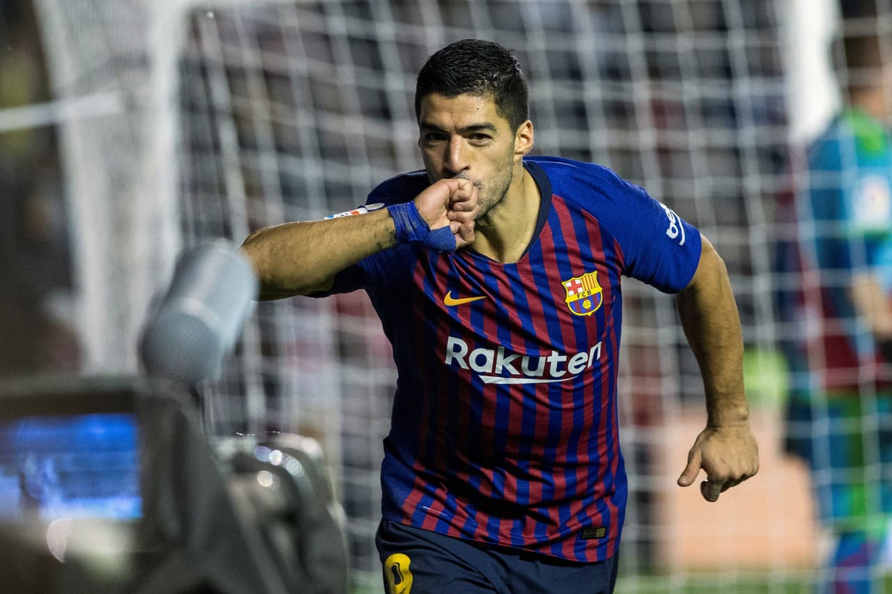 Con su doblete de este sábado y luego de los tres goles del Clásico contra el Real Madrid la semana anterior, Luis Suárez llegó a 9 y es el máximo goleador del fútbol en España.