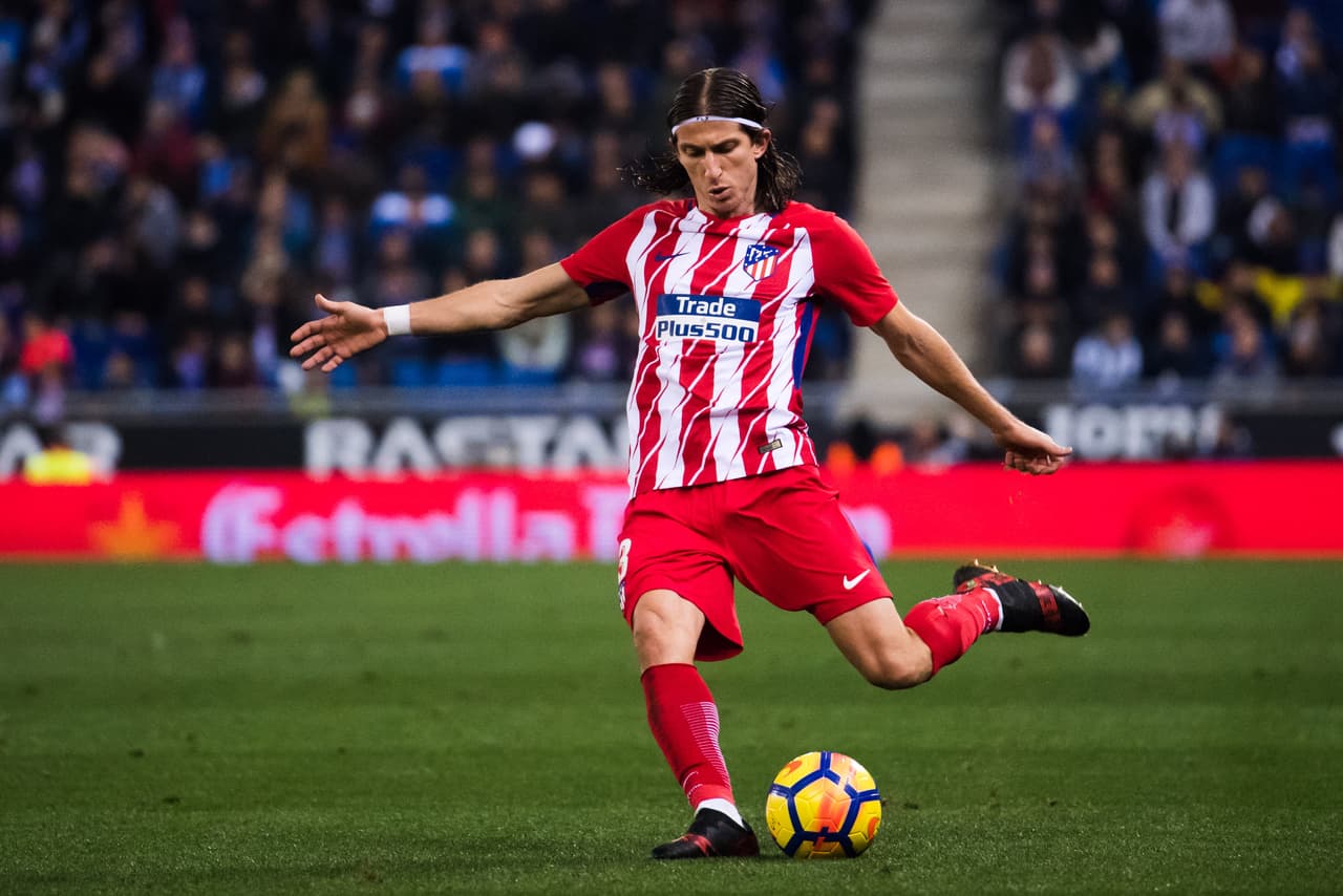 Filipe Luis sufrió fractura de peroné, se desconoce el tiempo que estará fuera de las canchas