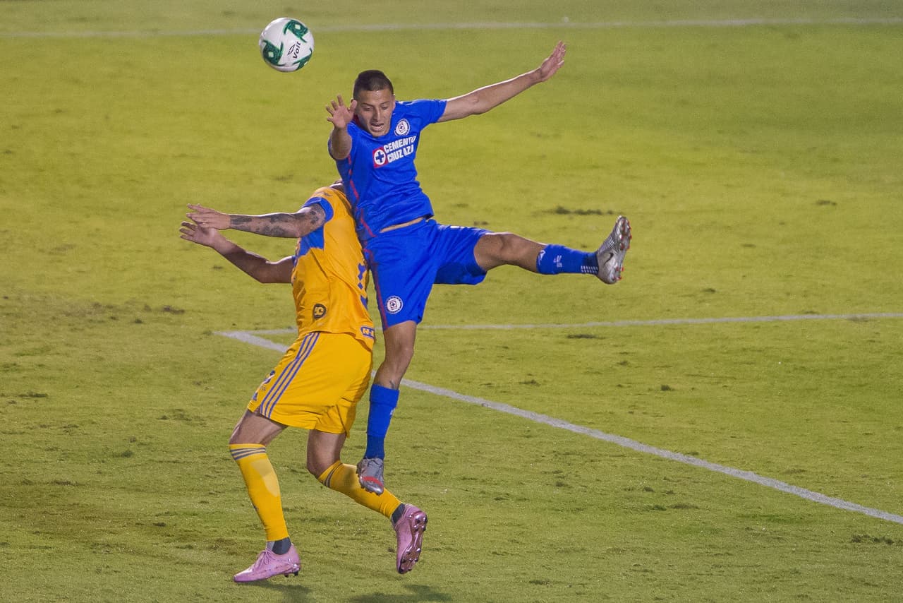 Cruz Azul vence 1-3 a Tigres en el volcán y rasguñan su pase a las semifinales.