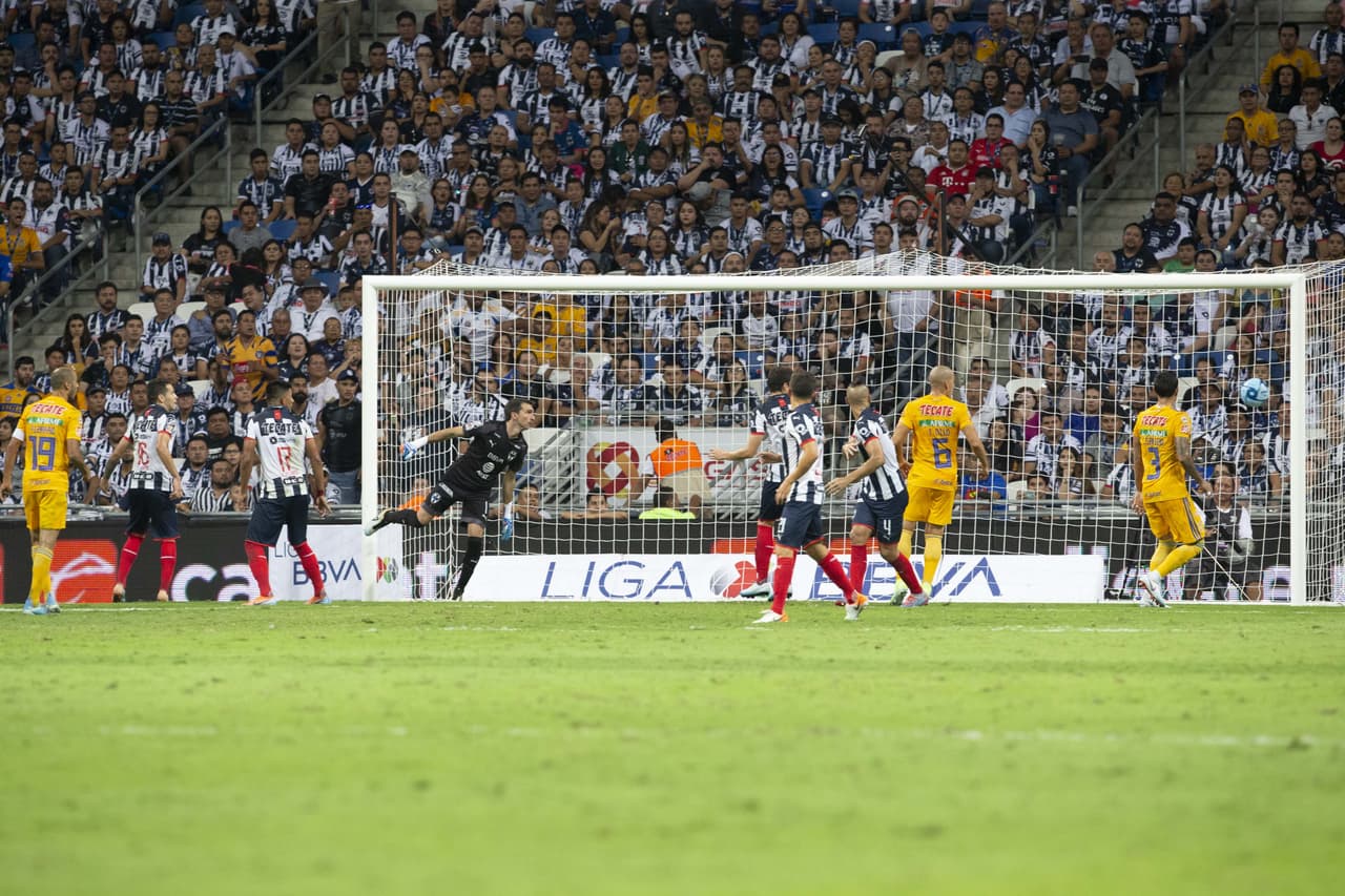 Tigres se llevó el Clásico tras vencer 0-2 a Rayados con anotaciones de Lucas Zelarayán y André-Pierre Gignac.