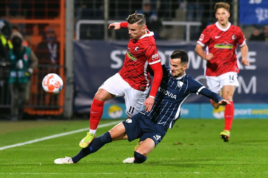 FC Koln sorprende al Borussia Moenchengladbach y les pegan 4-1, Augsburg le roba la victoria al Hertha en el último minuto y empatan 1-1, Hoffenheim no se toca el corazón y golean 3-6 al Greuther Furth, Bochum remonta el Freiburg y se imponen 2-1, en el regreso de Haaland, el Borussia le pega 1-3 al Wolfsburg y el Bayern cierra el día en victoria 1-0 sobre el Arminia Bielefeld.