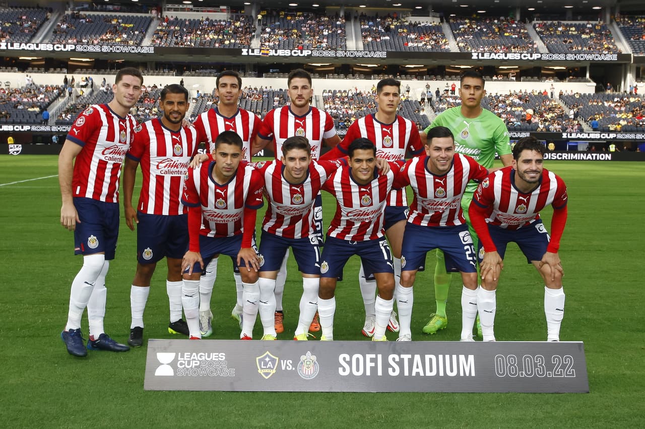 Chicharito y LA Galaxy confirmaron el mal momento de unas Chivas que siguen sin saber anotar y que otra vez se cansaron de fallar hasta que la defensa no pudo con la definición de Joveljic y un gran disparo de Pérez.