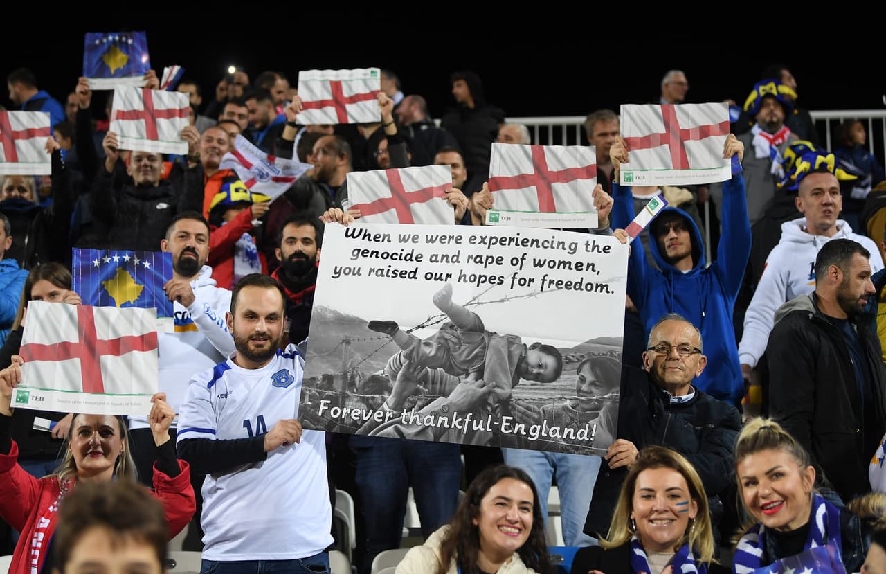 Kosovo es derrotado por Inglaterra 4-0 y es así como los ingleses obtienen su pase a la Euro 2020 como líder de grupo. Los goles fueron anotados por Winks, Kane, Rashford y Mount. Inglaterra se lleva siete victorias y una derrota.