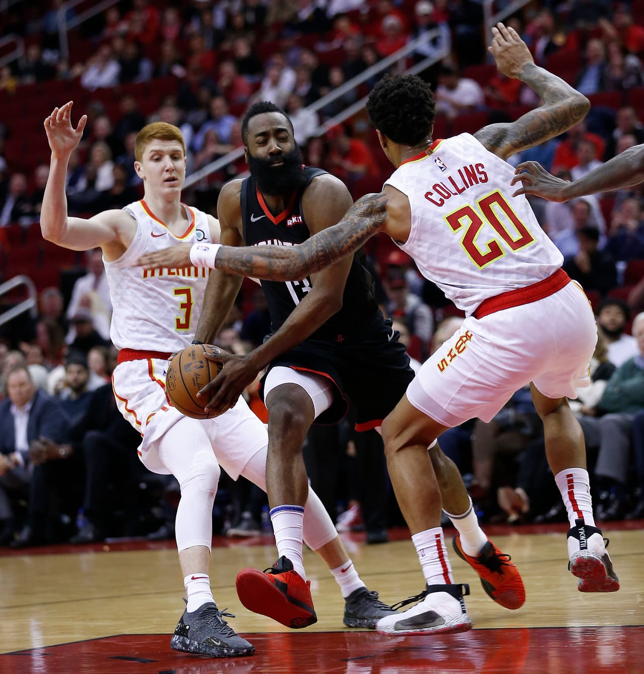 Hawks 111-119 Rockets: con un James Harden protagonista, los de Houston sumaron un nuevo triunfo para acomodarse mejor en el Este siendo quintos de la clasificación. The Beard logró 28 puntos, cinco rebotes y cuatro asistencias.