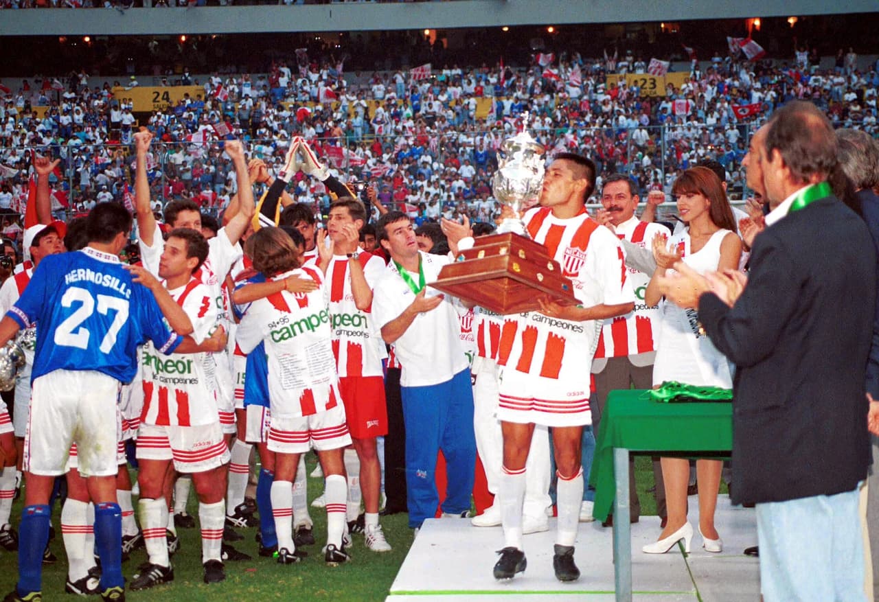 Al año siguiente, Necaxa de Manolo Lapuente habría de ganar el primero de sus dos títulos consecutivos. 'El equipo de la década'.