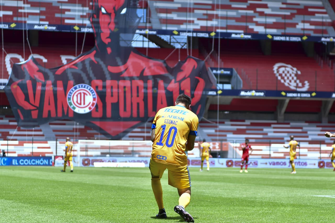Gignac hace un doblete y anota golazo al minuto 72.